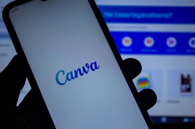 Ekranda Canva logosu olan akıllı bir telefon. Afyonkarahisar, Türkiye - 29 Aralık 2022.