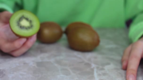 Hand Holding Showing Kiwi Slice Healthy Eating Concept Video — Stock videók