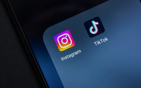 Instagram Tiktok Iconos Aplicaciones Móviles Pantalla Teléfono Inteligente Popular Aplicación —  Fotos de Stock