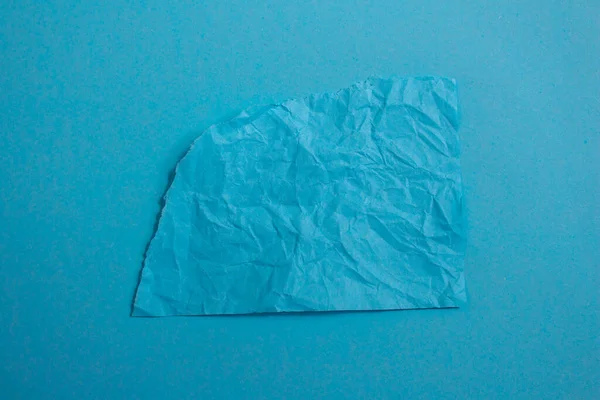 Zmačkaný Modrý Papír Modrém Pozadí Roztrhané Pozadí Papíru Kopírovacím Prostorem — Stock fotografie