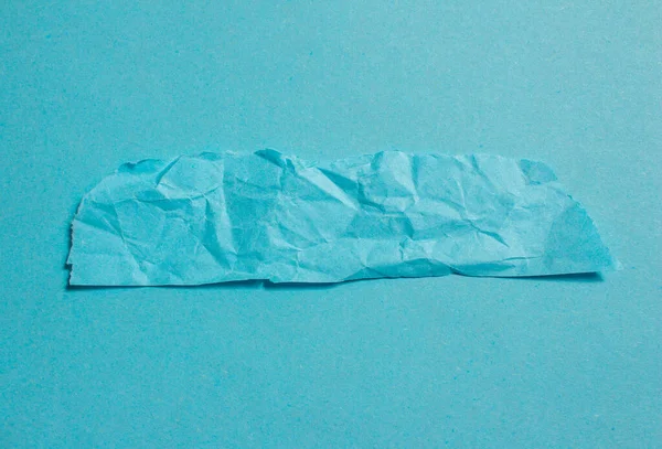 Голубая Бумага Синем Фоне Порванный Бумажный Фон Копировальным Пространством — стоковое фото