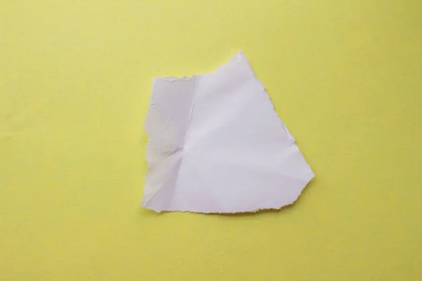 Порванный Белый Желтый Бумажный Фон Копировальным Пространством — стоковое фото