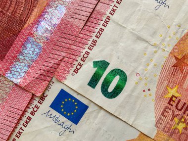 Euro banknotları, yakın plan. Avrupa kağıt para birimi. Üst görünüm.