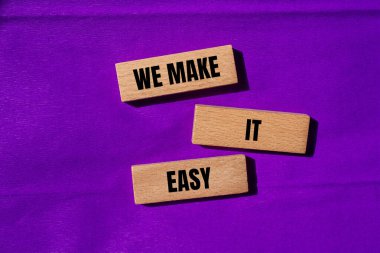 Wodoen bloklarına mor arka planlı kolay bir mesaj yazacağız. Kavramsal olarak bunu kolay bir sembol haline getiririz. Boşluğu kopyala.