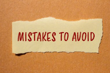 Karton kapaklı kağıt parçasına yazılmış mesajlardan kaçınmak için yapılan hatalar. Sembolden kaçınmak için kavramsal hatalar. Boşluğu kopyala.