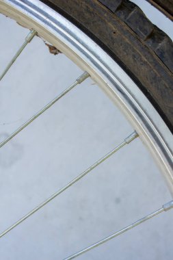 Eski bisiklet tekerleği ve lastiği yakın çekim