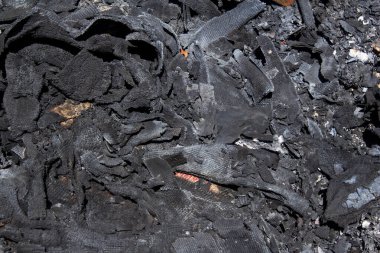 Yangından sonra küle yakın çekim