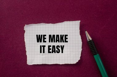 Yırtılmış kağıda, mor arka planda bir kalemle kolay bir mesaj yazacağız. Kavramsal olarak bunu kolay bir sembol haline getiririz. Boşluğu kopyala.