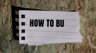 Yırtılmış kağıt parçasına nasıl iyi bir kredi mesajı yazılır? İyi bir kredi sembolü nasıl oluşturulur kavramsal.