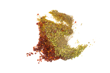 Şeffaf arka planda izole edilmiş çeşitli baharatlar. Üst manzara, düz uzanma.