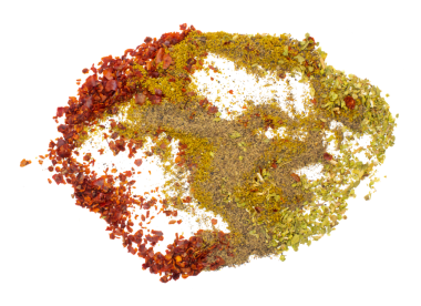 Şeffaf arka planda izole edilmiş çeşitli baharatlar. Üst manzara, düz uzanma.