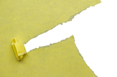 Saydam arkaplan üzerine yırtılmış yeşil kağıt parçası, kağıt kesiği tasarım ögesi