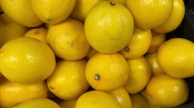 Pazar yerinde satılık limonların kapanışı
