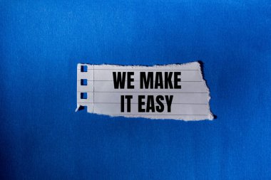 Yırtık kağıt parçasına mavi arkaplanlı kolay bir mesaj yazacağız. Kavramsal olarak bunu kolay bir sembol haline getiririz. Boşluğu kopyala.