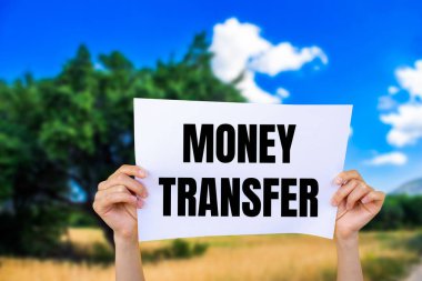 Para transferi mesajı beyaz kağıda yazılmış. Kavramsal para transfer sembolü. Boşluğu kopyala.