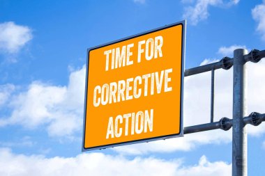 Reklam panosuna yazılmış düzeltici eylem mesajı zamanı. Düzeltici eylem sembolü için kavramsal zaman. Boşluğu kopyala.