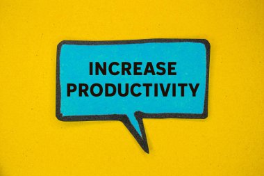 Sarı arkaplandaki mavi kağıt konuşma balonunda yazılan verimlilik mesajını çoğalt. Kavramsal üretkenlik sembolü. Boşluğu kopyala.