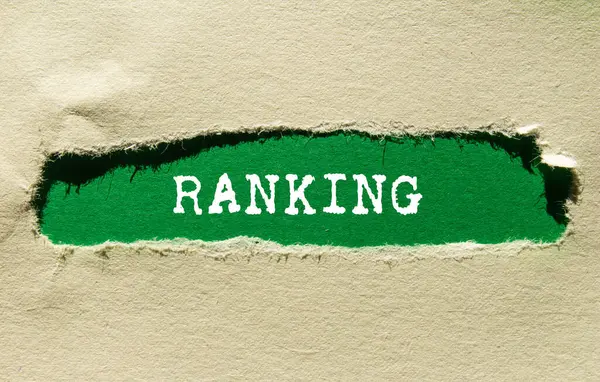 Yeşil arka plandaki yırtık kağıda yazılmış mesaj. Kavramsal sıralama sembolü. Boşluğu kopyala.