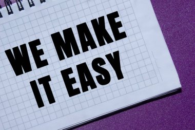 Mor arkaplandaki defter sayfasına kolay bir mesaj yazacağız. Kavramsal olarak bunu kolay bir sembol haline getiririz. Boşluğu kopyala.