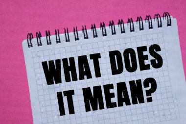 Pembe arka planda defter sayfasına yazılmış mesaj ne anlama geliyor? Kavramsal olarak ne anlama geliyor? Boşluğu kopyala.