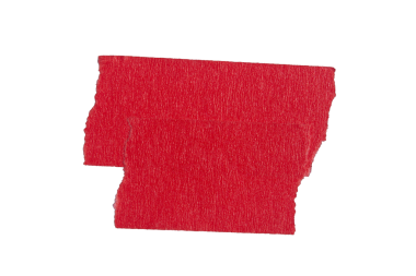 Saydam arkaplanda yırtılmış kağıt yapıştırıcı kırmızı maskeleme bandı