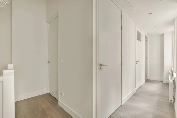 Perspective View Empty Narrow Hallway White Walls Wardrobe Mirror Parquet — Stock Photo, Image