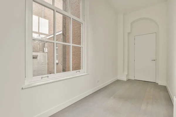 Kunststofffenster Und Heizkörper Weißer Wand Leeren Lichtraum Hause — Stockfoto