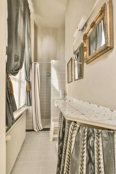 White Bathtub Metal Faucet Modern Bathroom Toilet Minimal Style Apartment — Stock Photo, Image