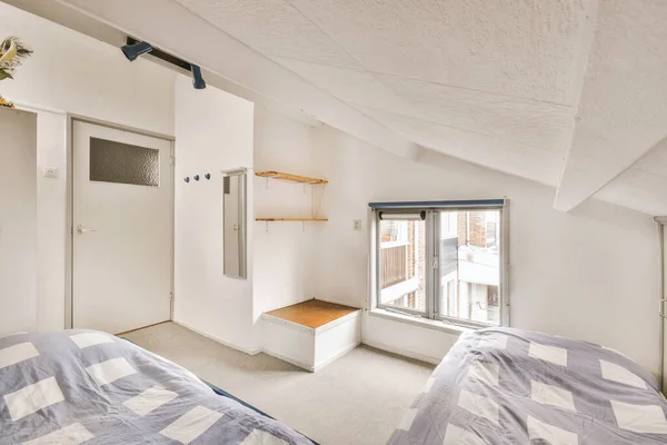 Comfortable Beds Ornamental Blanket Placed Glass Door Rack Light Bedroom — Stockfoto