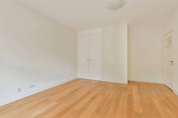 Interior Empty White Room Windows Parquet Radiator — Stock Photo, Image