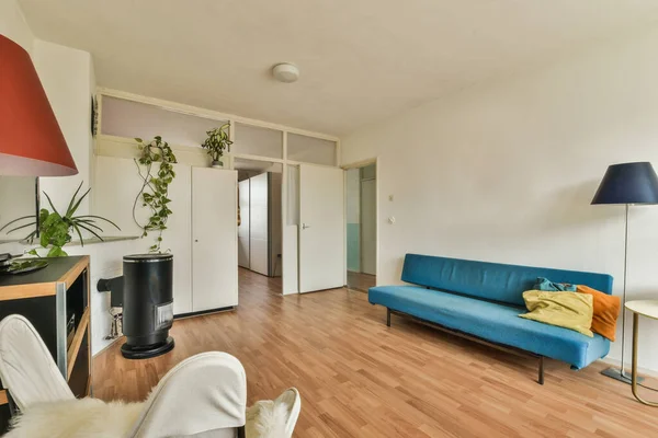 Home Interieur Van Gezellige Woonkamer Met Open Haard Comfortabele Bank — Stockfoto