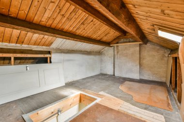 Mühendislik iletişimi boş tavan arasında.