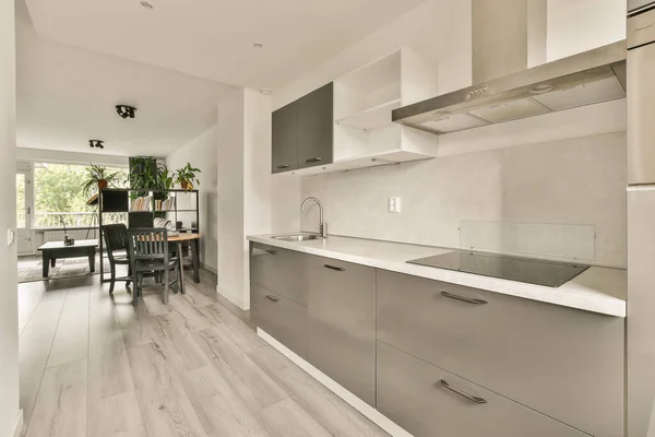 Design Interiores Estilo Minimalista Moderno Apartamento Estúdio Com Cozinha Branca — Fotografia de Stock
