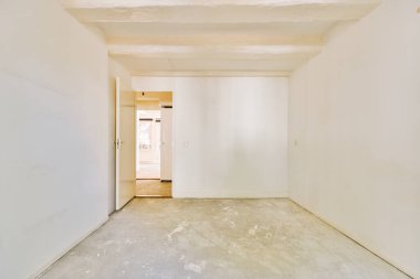 Lüks bir evde rahat ve ferah boş bir oda.