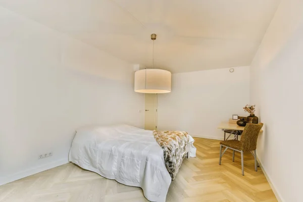 Diseño Interior Casa Dormitorio Con Cama Armario Madera Situado Esquina — Foto de Stock
