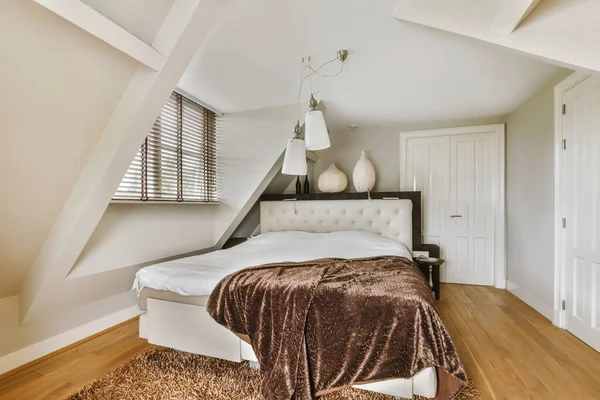 Diseño Interior Casa Dormitorio Con Cama Armario Madera Situado Esquina — Foto de Stock
