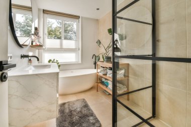 Banyo çok temiz ve misafirler için banyo veya misafir odası olarak kullanılmaya hazır.