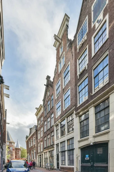 Amsterdam Niederlande April 2021 Eine Stadtstraße Mit Beidseitig Geparkten Autos — Stockfoto