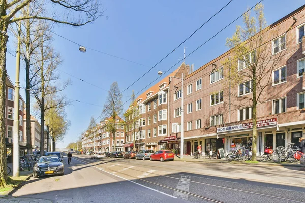 Amsterdam April 2021 Een Stadsstraat Met Auto Geparkeerd Aan Kant — Stockfoto
