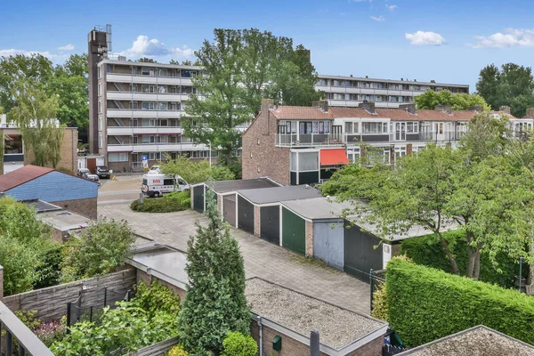 Complexo Apartamentos Com Árvores Arbustos Área Foreusen Berlin Alemanha Stockfoo — Fotografia de Stock