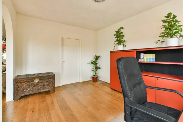 Room Desk Chair Plant Corner Right Side Wall White — Fotografia de Stock