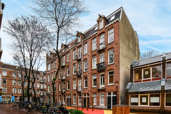 Άμστερνταμ Κάτω Χώρες Απριλίου 2021 Ένας Δρόμος Της Πόλης Ποδήλατα — Φωτογραφία Αρχείου