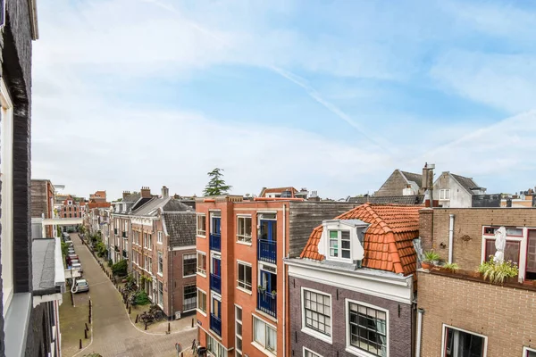 Amsterdam Nederland April 2021 Enkele Gebouwen Stad Met Blauwe Lucht — Stockfoto