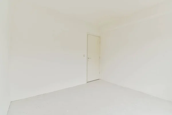 Uma Sala Vazia Com Paredes Brancas Nenhuma Porta Lado Direito — Fotografia de Stock