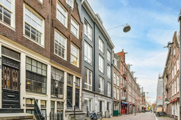 Amsterdam Hollanda Nisan 2021 Her Apartmanın Önünde Yol Kenarına Park — Stok fotoğraf