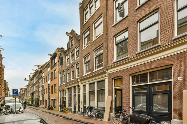 Amsterdam Olanda Aprilie 2021 Stradă Orașului Biciclete Parcate Marginea Drumului — Fotografie, imagine de stoc
