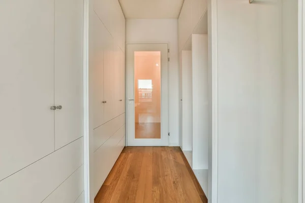 Long Hallway White Walls Wood Flooring Room Very Spacious Its — Stock Photo, Image