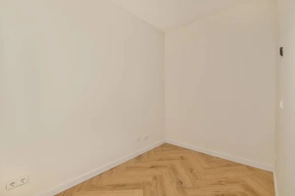 Empty Room White Walls Wood Flooring Right Side Door Corner — Fotografia de Stock