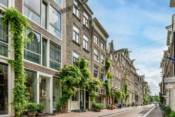 Ámsterdam Países Bajos Abril 2021 Una Calle Ciudad Con Personas — Foto de Stock