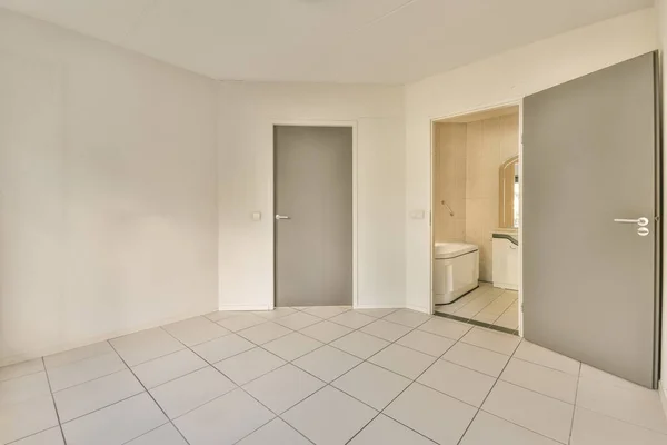 Empty Room Tile Flooring Door Leading Another Room Same Area — Stock Photo, Image